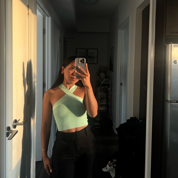 Aritzia Babaton sculpt tank - Picture 3 of 3